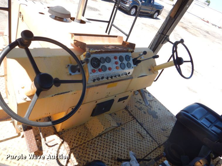 image for item DS8154 1999 Dynapac CP271  pneumatic roller