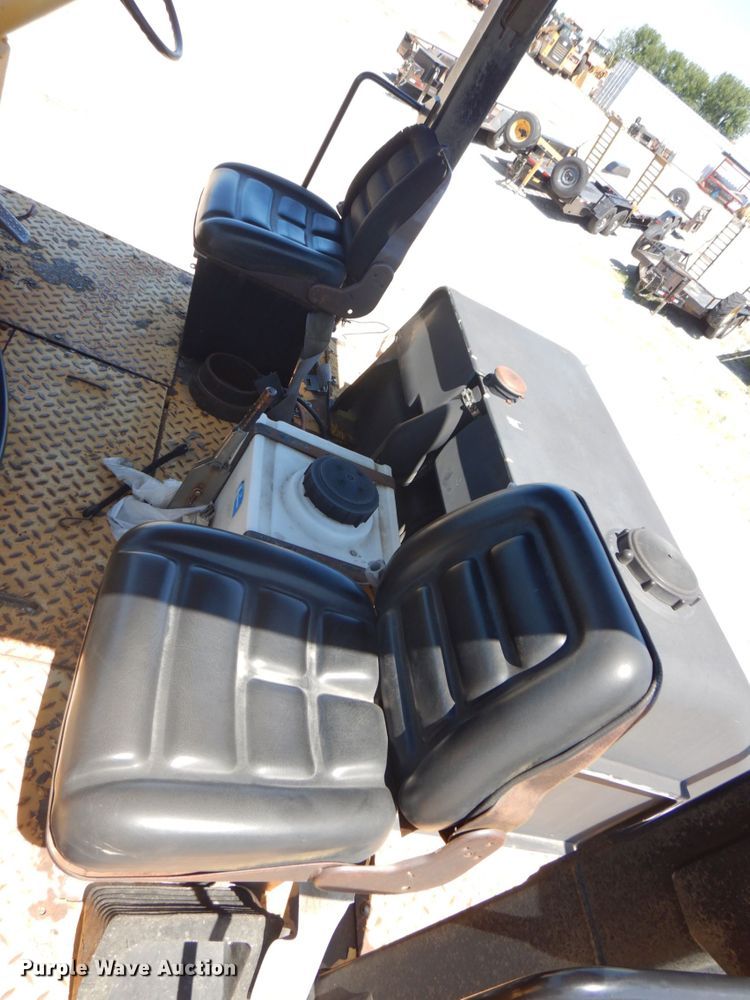 image for item DS8154 1999 Dynapac CP271  pneumatic roller