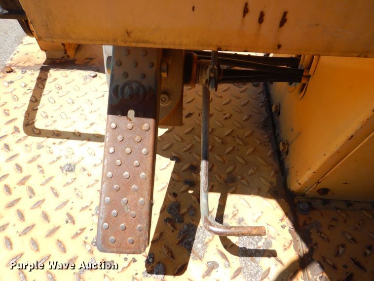 image for item DS8154 1999 Dynapac CP271  pneumatic roller