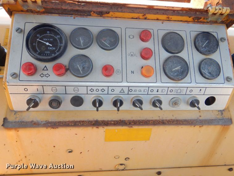 image for item DS8154 1999 Dynapac CP271  pneumatic roller