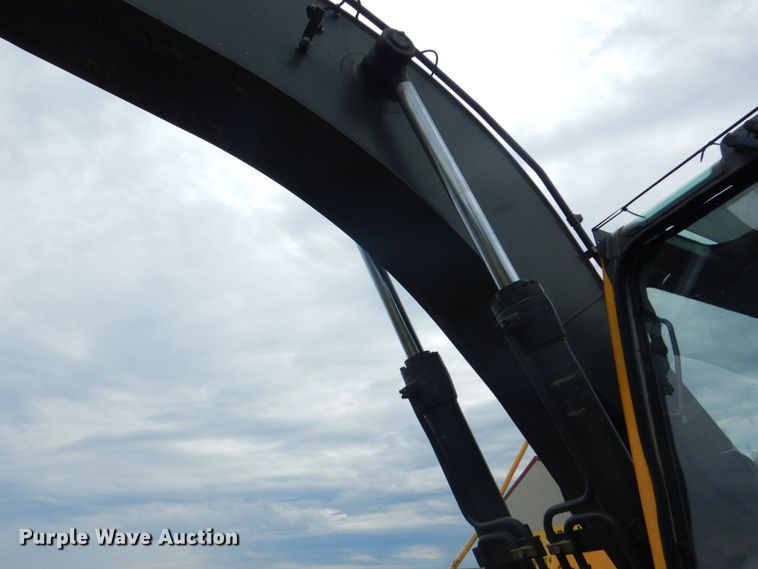 image for item DS8163 2005 Volvo EC210BLC  excavator
