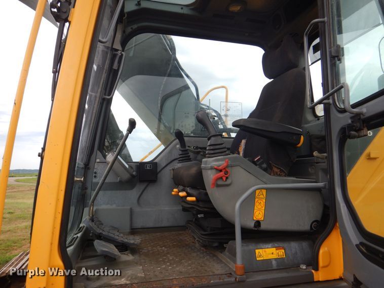 image for item DS8163 2005 Volvo EC210BLC  excavator