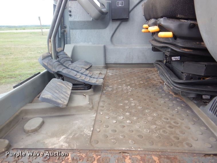 image for item DS8163 2005 Volvo EC210BLC  excavator