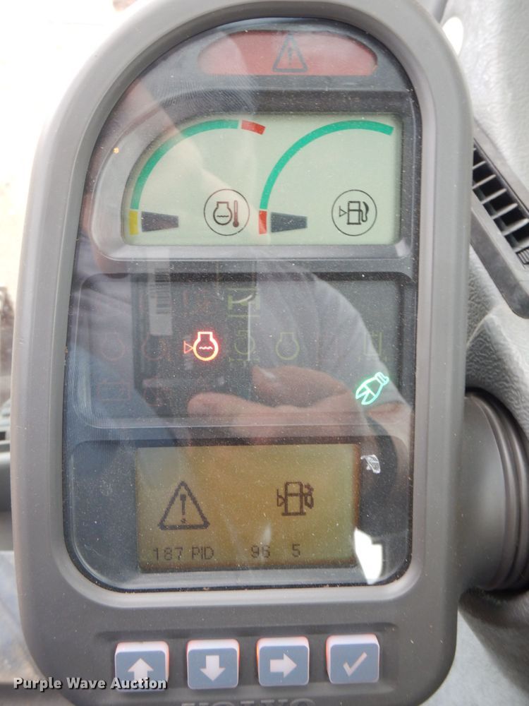 image for item DS8163 2005 Volvo EC210BLC  excavator