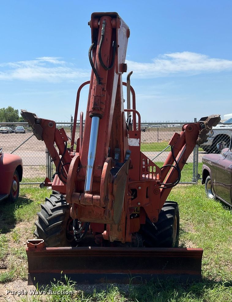 image for item DS8463 2000 Ditch Witch 5110  trencher