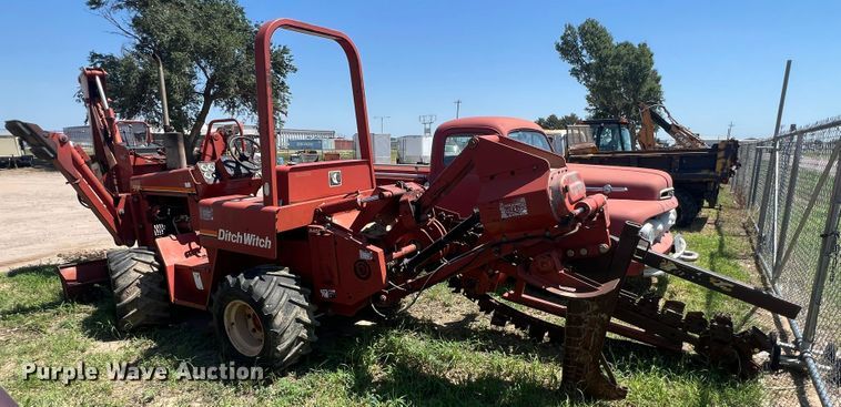 image for item DS8463 2000 Ditch Witch 5110  trencher