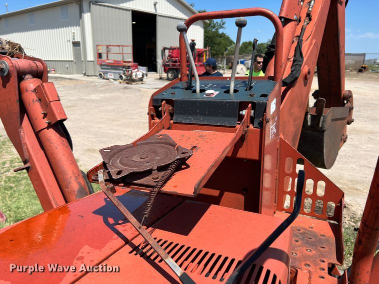 image for item DS8463 2000 Ditch Witch 5110  trencher