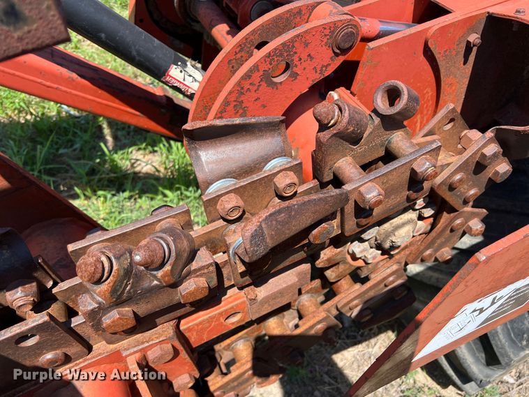 image for item DS8463 2000 Ditch Witch 5110  trencher