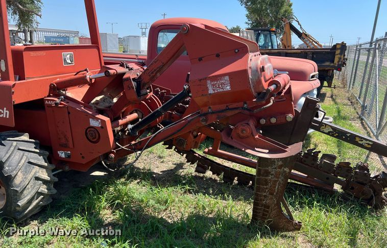 image for item DS8463 2000 Ditch Witch 5110  trencher