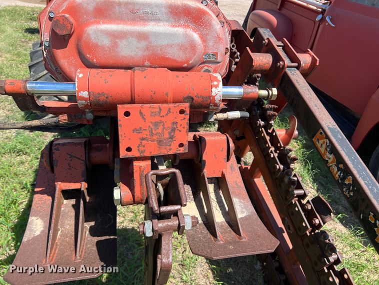image for item DS8463 2000 Ditch Witch 5110  trencher