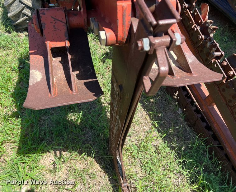 image for item DS8463 2000 Ditch Witch 5110  trencher