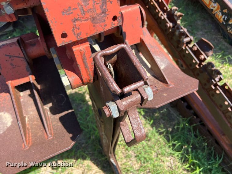 image for item DS8463 2000 Ditch Witch 5110  trencher