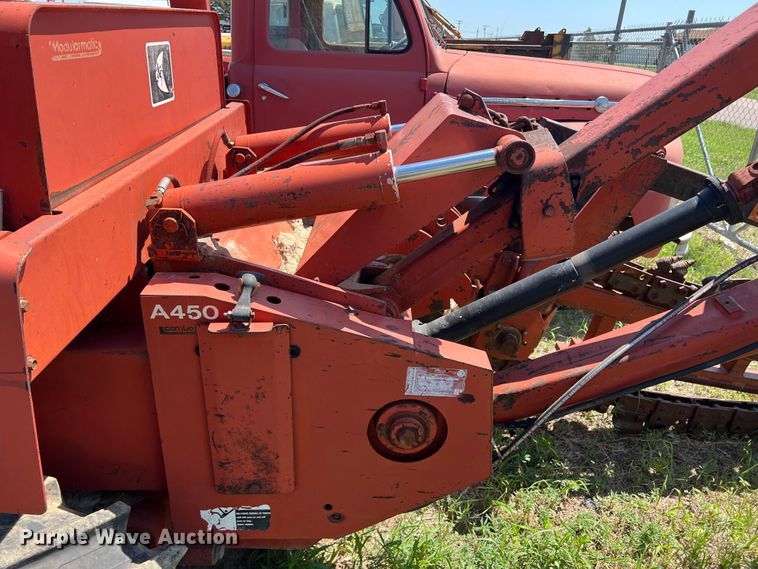 image for item DS8463 2000 Ditch Witch 5110  trencher