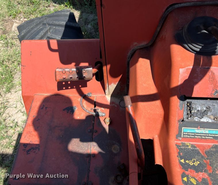image for item DS8463 2000 Ditch Witch 5110  trencher