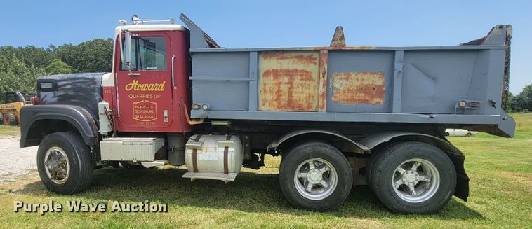 image for item HF9353 1979 International Transtar 4200  dump truck