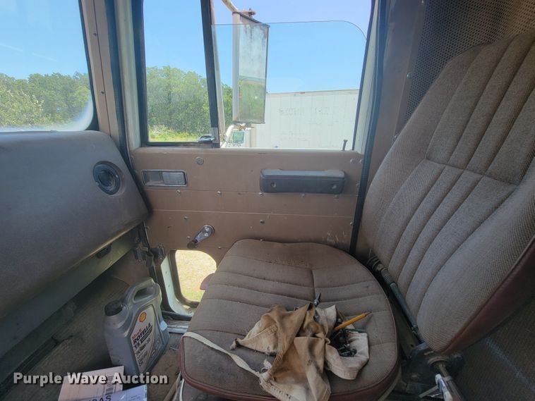 image for item HF9353 1979 International Transtar 4200  dump truck