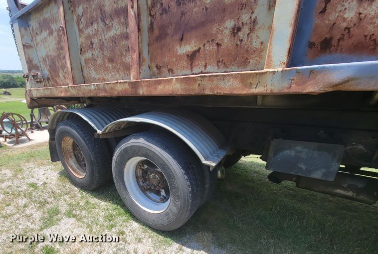 image for item HF9353 1979 International Transtar 4200  dump truck