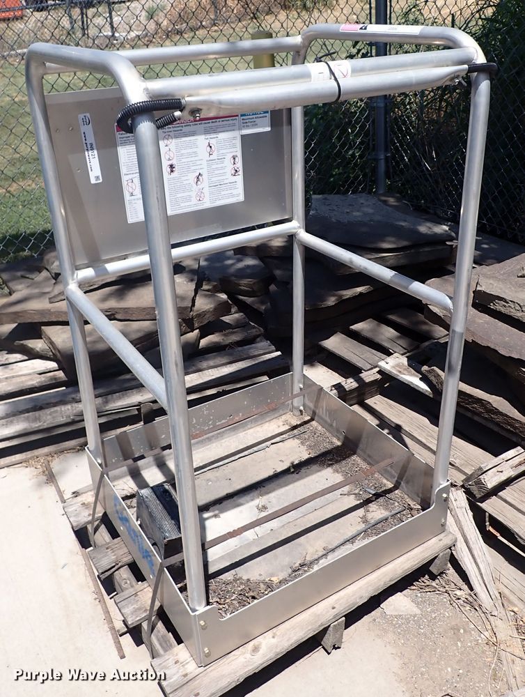 image for item IN9121 Boom lift basket