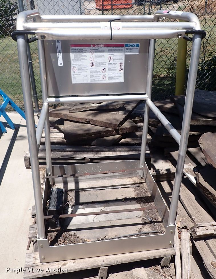 image for item IN9121 Boom lift basket