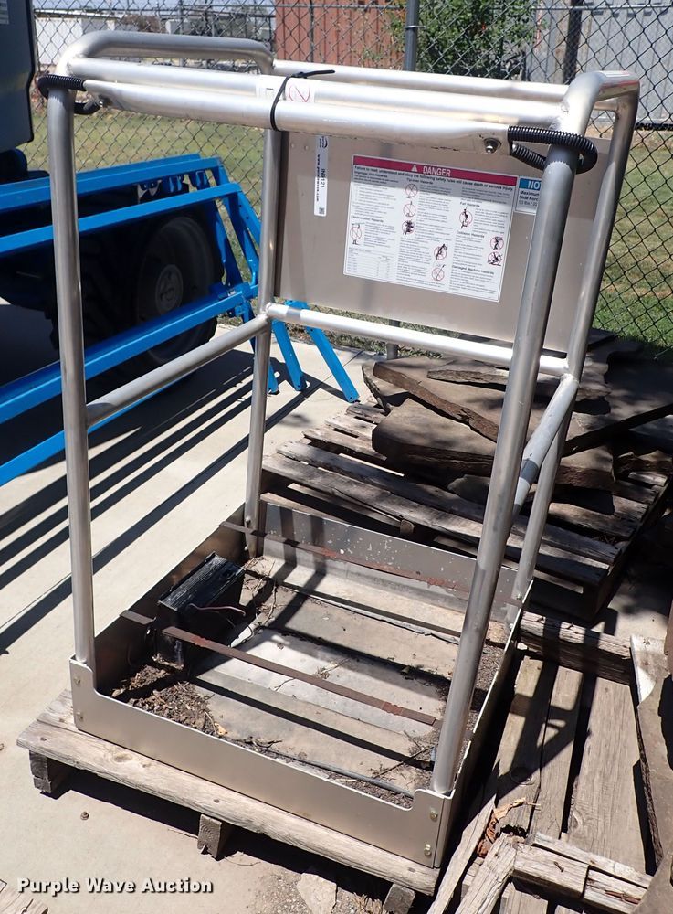 image for item IN9121 Boom lift basket