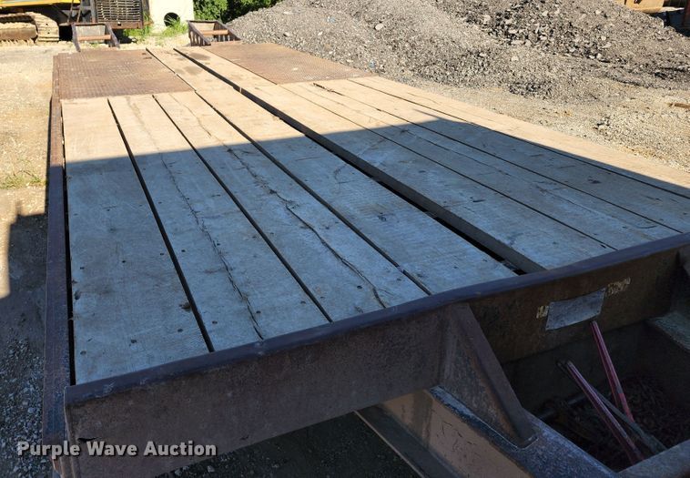 image for item JA9962 1998 Trail King TK40LP  equipment trailer