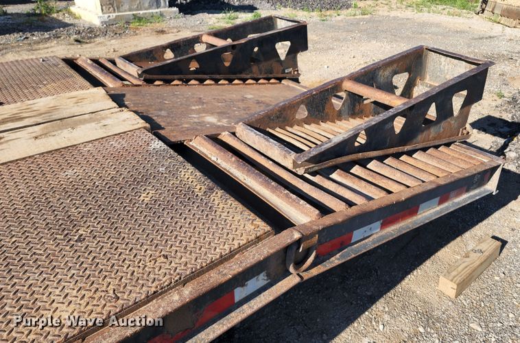 image for item JA9962 1998 Trail King TK40LP  equipment trailer