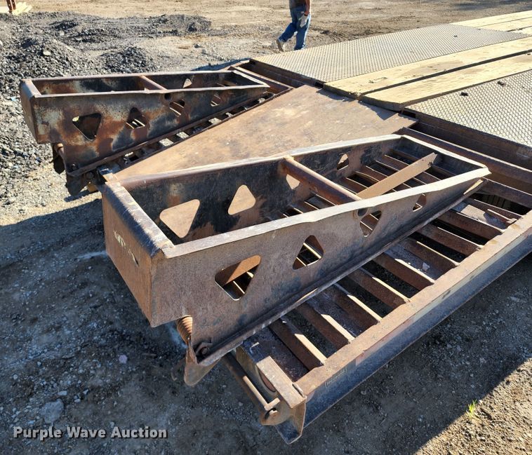 image for item JA9962 1998 Trail King TK40LP  equipment trailer