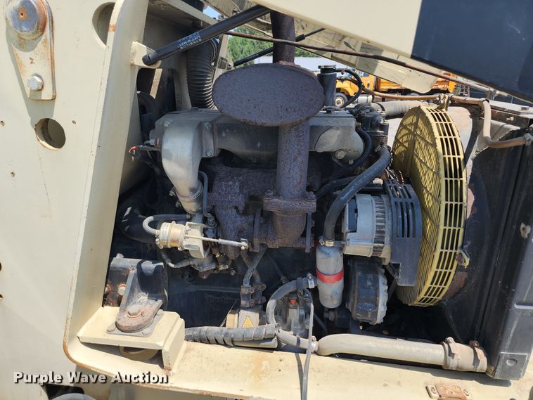 image for item JB9019 1997 Ingersoll Rand VR522  telehandler