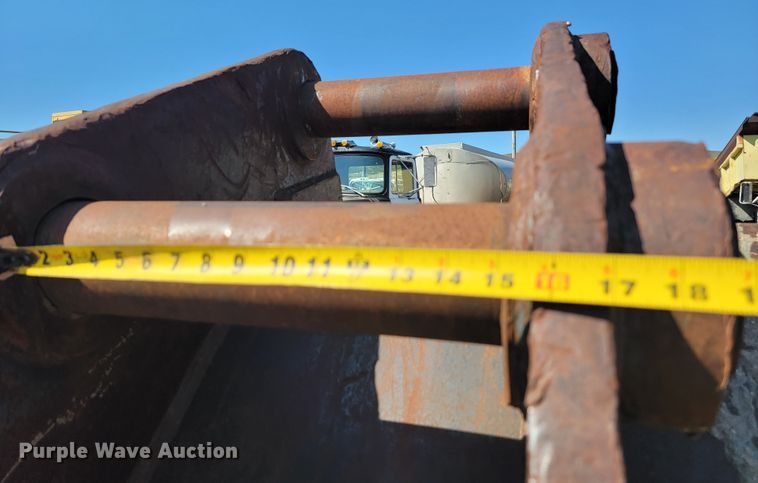 image for item JC9678 Excavator bucket