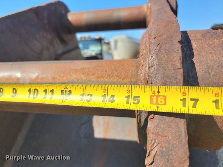 image for item JC9678 Excavator bucket