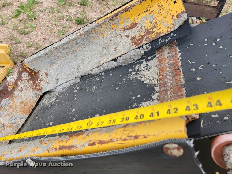 image for item JC9742 1997 Gomaco GT3600  curb machine