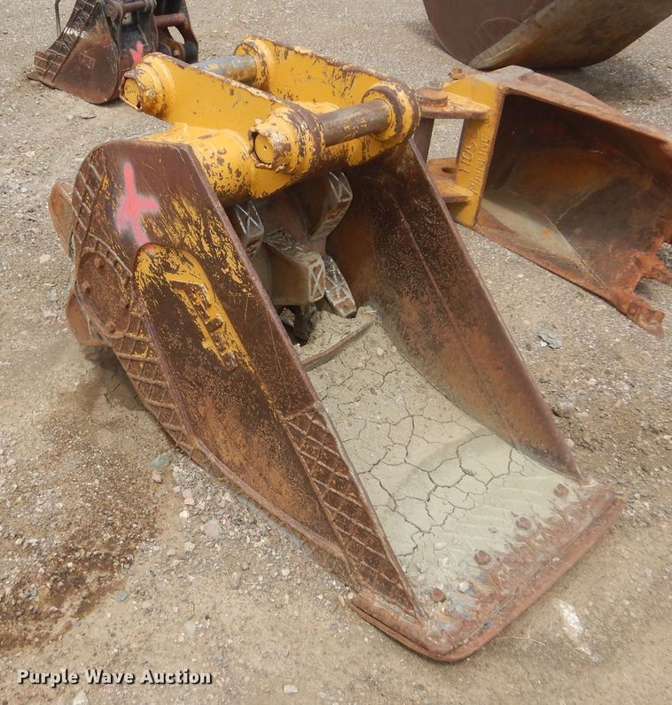 image for item JC9778 Felco  excavator roller compaction bucket