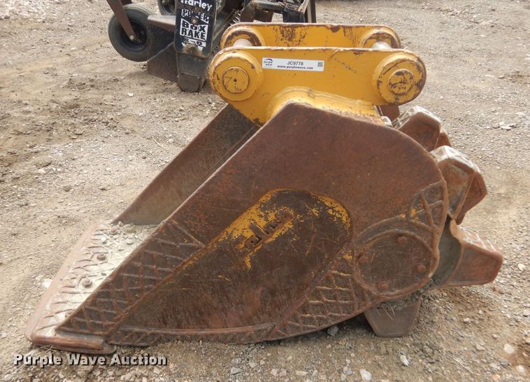 image for item JC9778 Felco  excavator roller compaction bucket