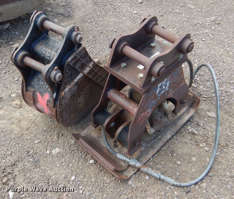 image for item JC9780 Excavator attachments