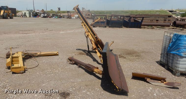 image for item JC9785 Caterpillar  motor grader wing blade
