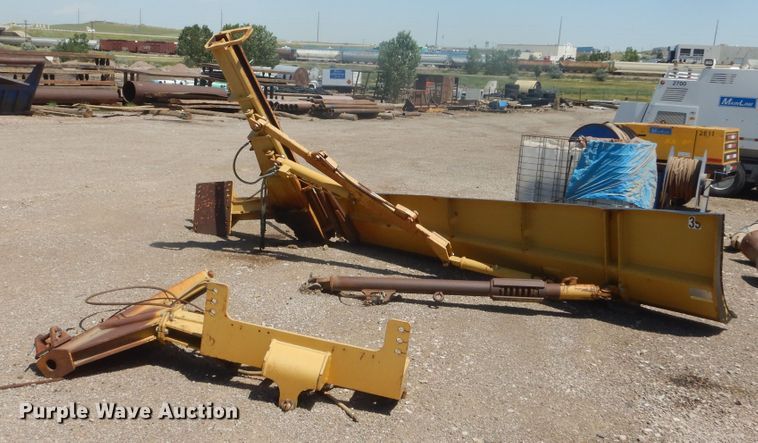 image for item JC9785 Caterpillar  motor grader wing blade