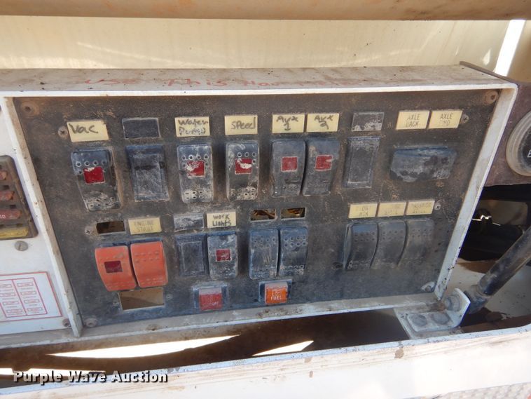 image for item JC9786 2000 Huber Air Shovel AT07-D-L-D073-H-LC44-HT  vacuum excavator