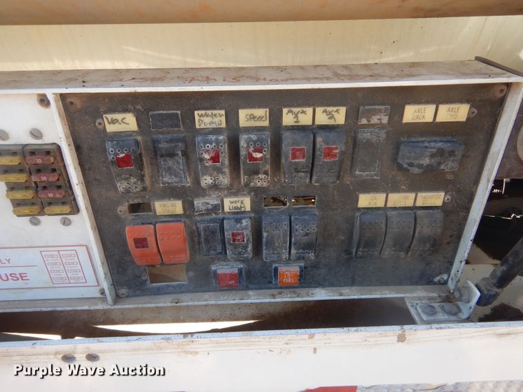 image for item JC9786 2000 Huber Air Shovel AT07-D-L-D073-H-LC44-HT  vacuum excavator