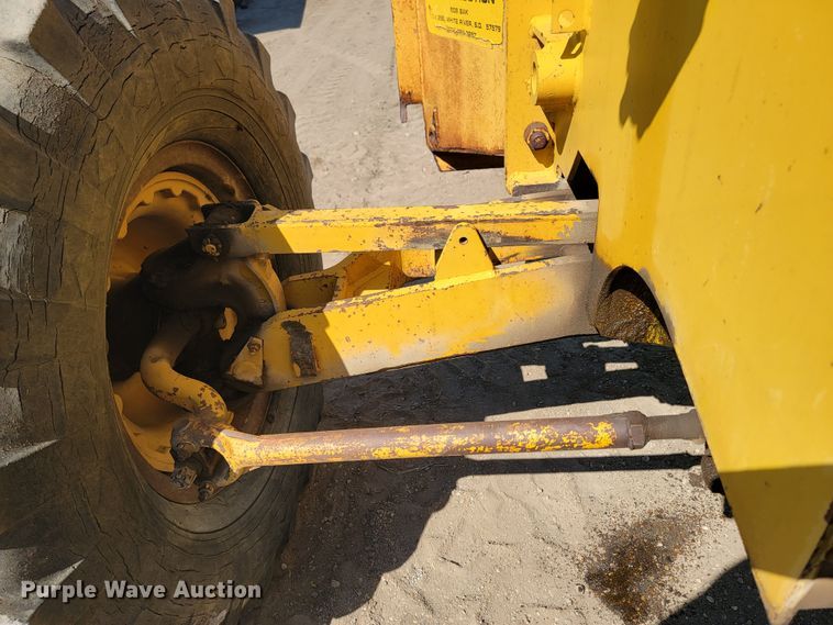 image for item JC9789 1971 Wabco 777  rigid frame motor grader