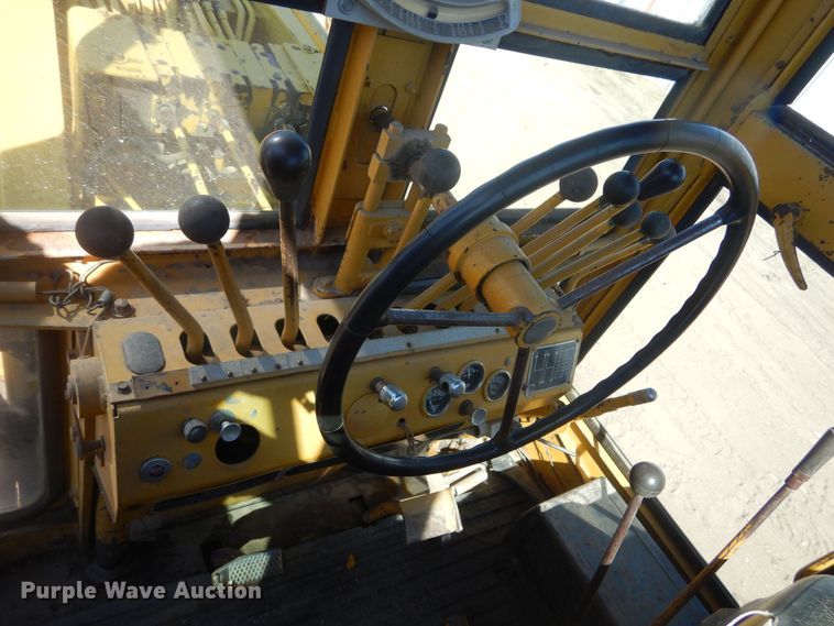 image for item JC9789 1971 Wabco 777  rigid frame motor grader