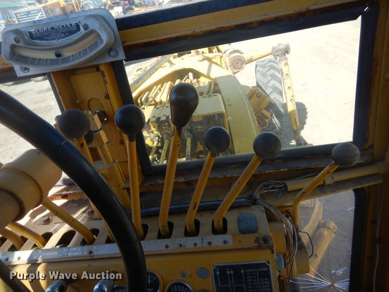 image for item JC9789 1971 Wabco 777  rigid frame motor grader