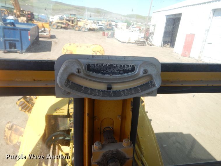 image for item JC9789 1971 Wabco 777  rigid frame motor grader