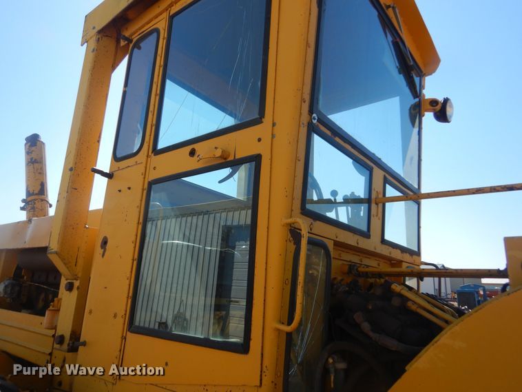 image for item JC9789 1971 Wabco 777  rigid frame motor grader