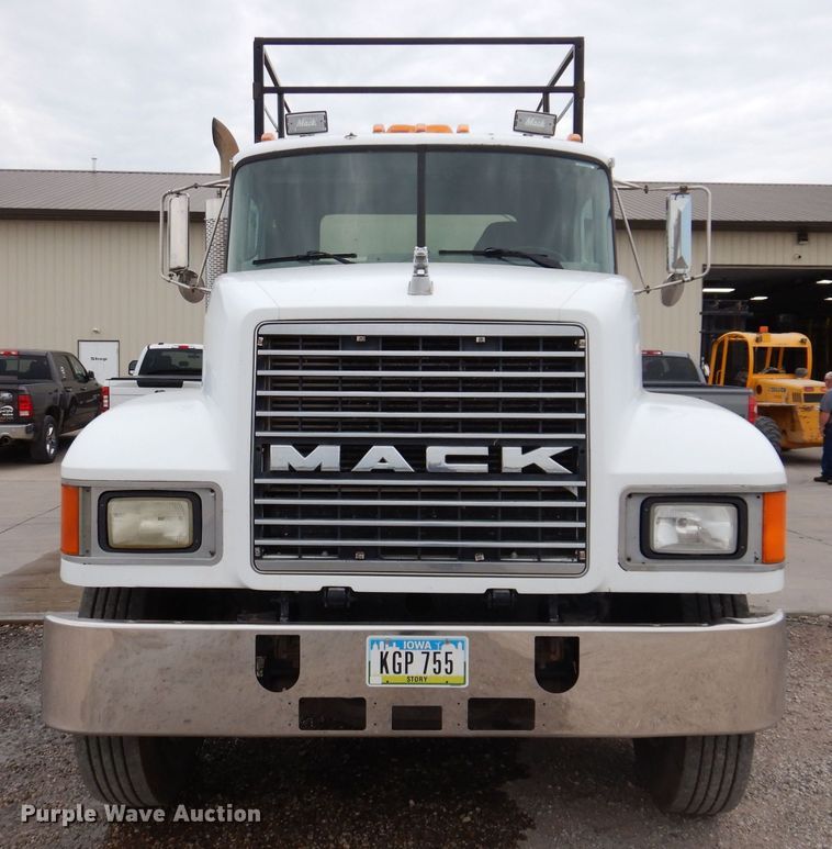 image for item JH9669 1993 Mack CH613  hydroseeder truck