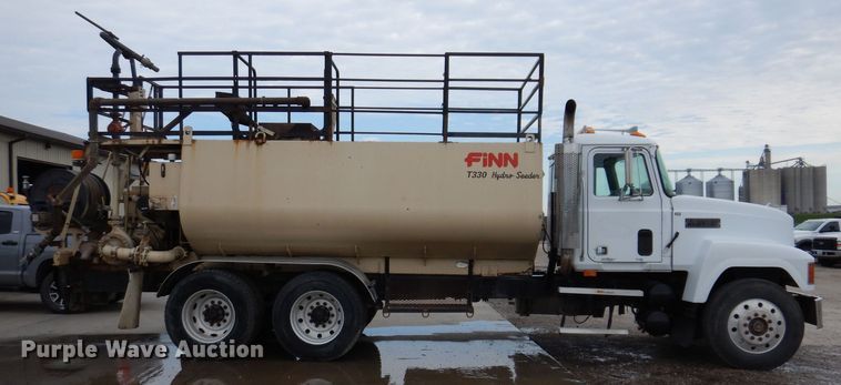 image for item JH9669 1993 Mack CH613  hydroseeder truck