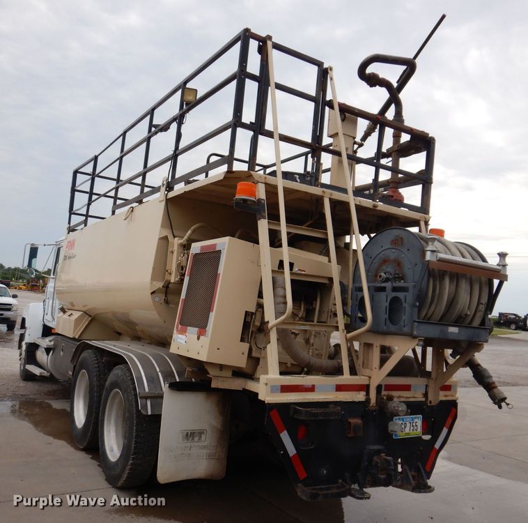 image for item JH9669 1993 Mack CH613  hydroseeder truck