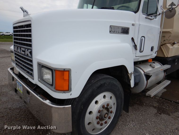 image for item JH9669 1993 Mack CH613  hydroseeder truck