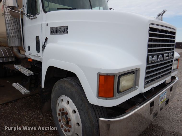 image for item JH9669 1993 Mack CH613  hydroseeder truck