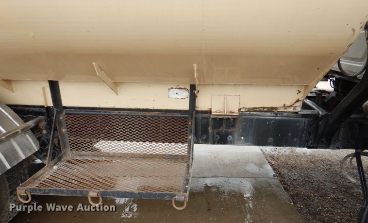 image for item JH9669 1993 Mack CH613  hydroseeder truck