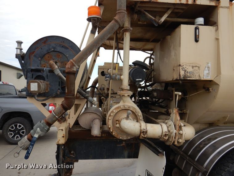 image for item JH9669 1993 Mack CH613  hydroseeder truck